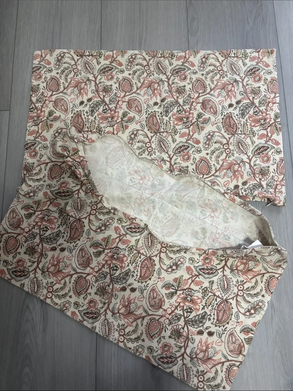 Pottery Barn Floral Paisley Pillowcase Covers Pair in Cream & Dusty Rose 16”x26”